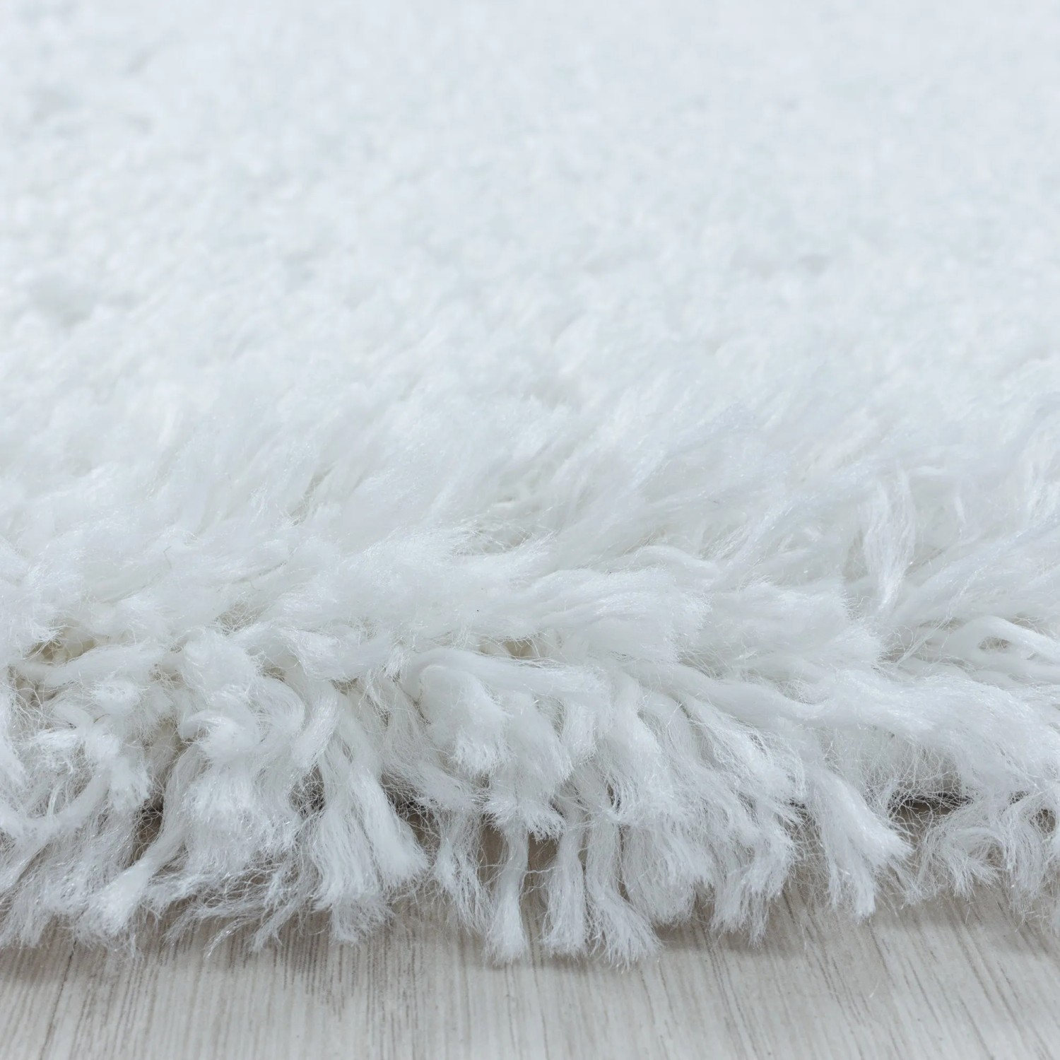 Detailansicht: Weißer Ayyildiz Hochflorteppich Fluffy 3500 (80x250 cm).