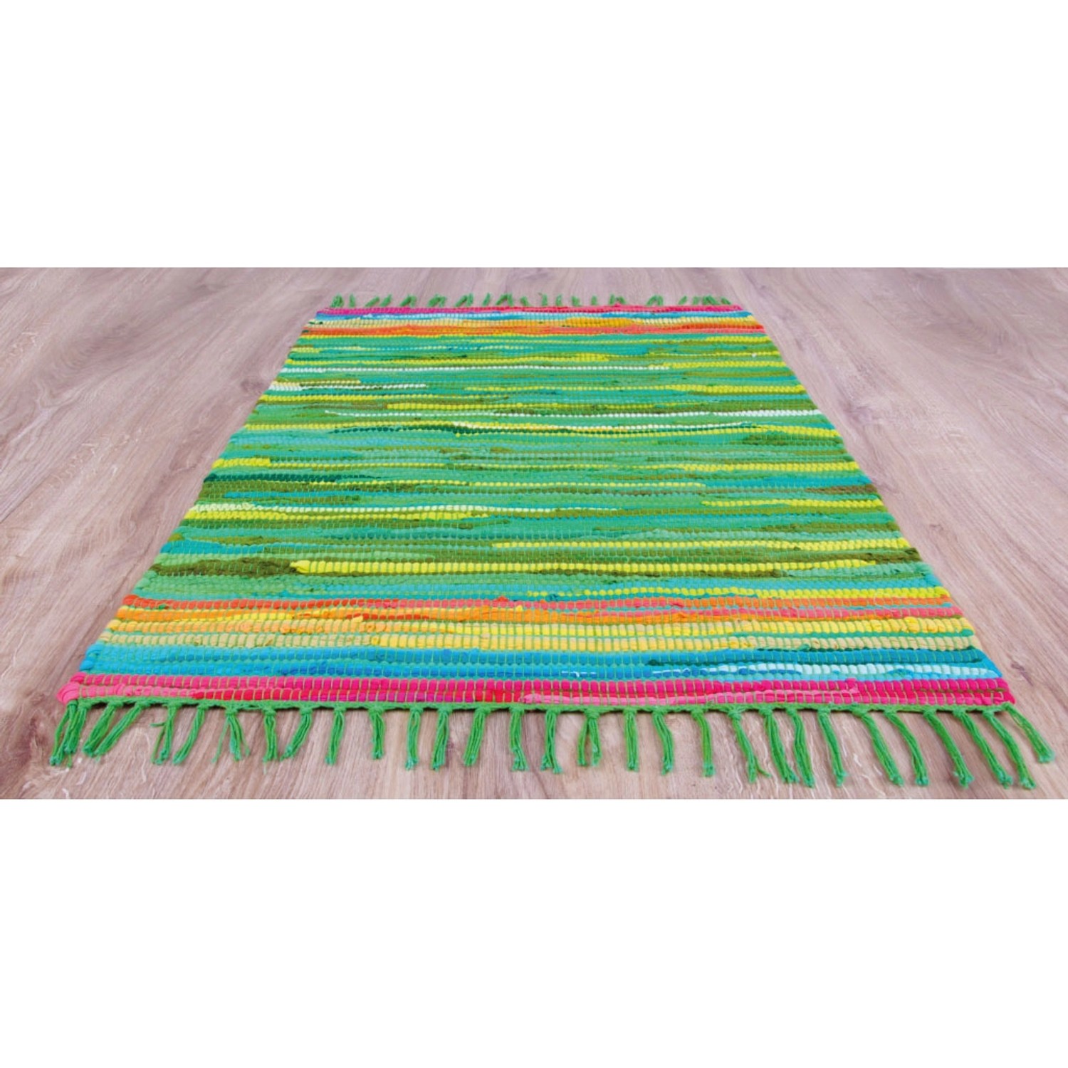 Grüner Bestlivings Flickenteppich Tonal 60x90 cm mit bunten Streifen und Fransen. Fußmatte für Wohnräume.
