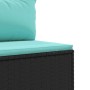 Detailansicht: Schwarze Rattan Garten-Sofagarnitur mit wasserblauen Kissen.