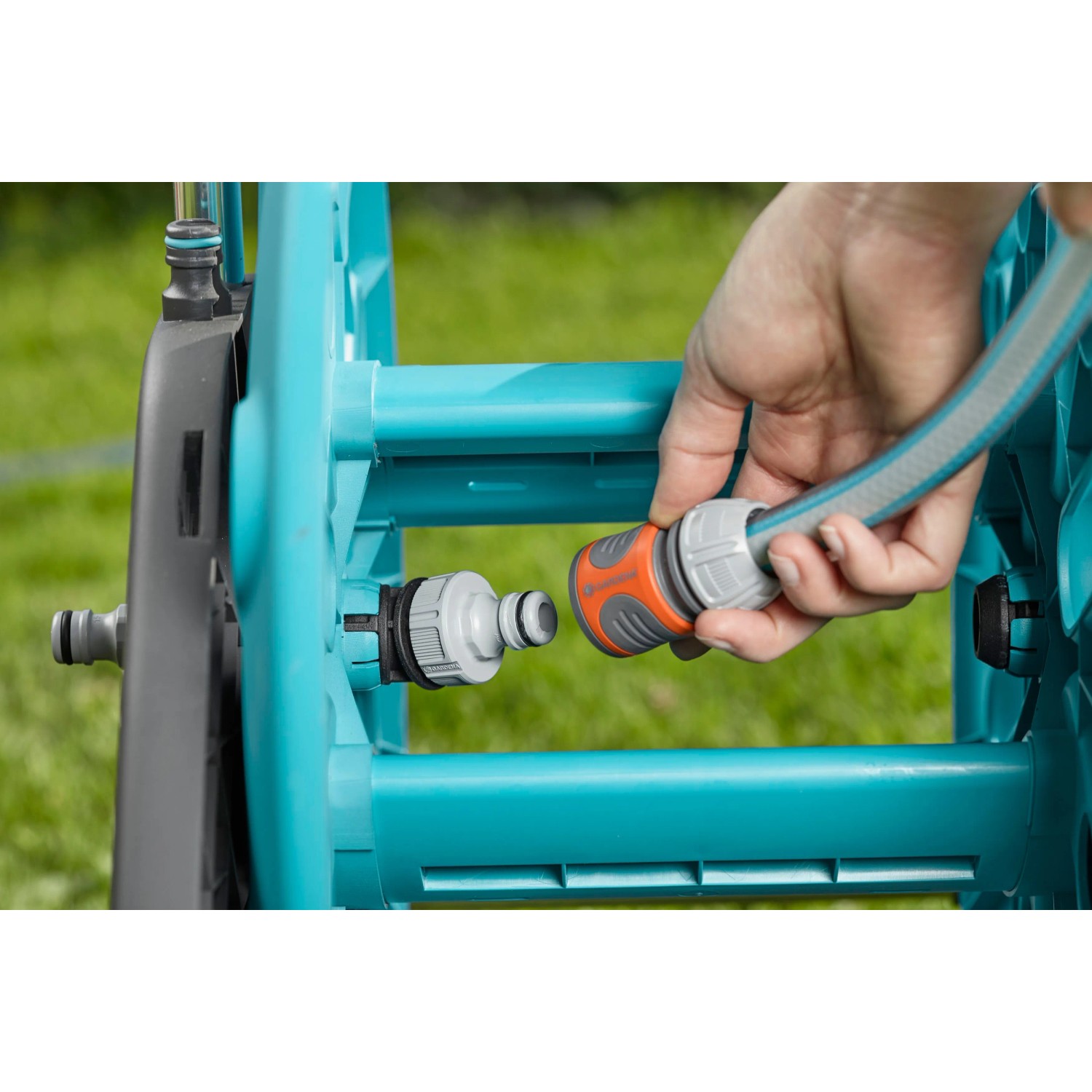 Gardena CleverRoll M Easy Schlauchwagen: Schlauchanschluss Detail.