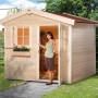 OBI Holz-Gartenhaus Bozen, unbehandelt, mit Frau in der offenen Tür. Ideal als Gerätehaus oder Gartenlaube.
