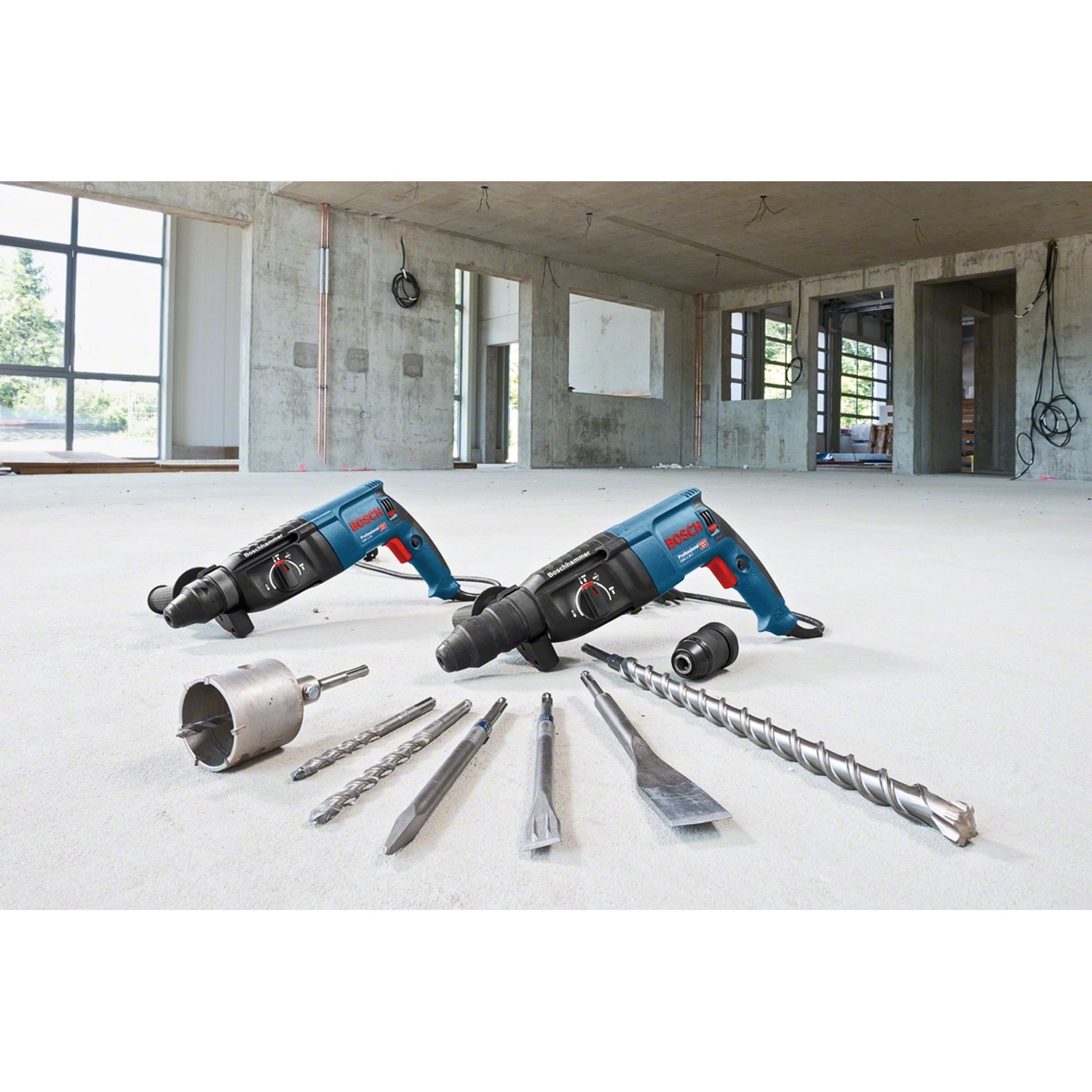 Bosch Professional GBH 2-26 F Bohrhammer mit Zubehör und L-Case im Rohbau.
