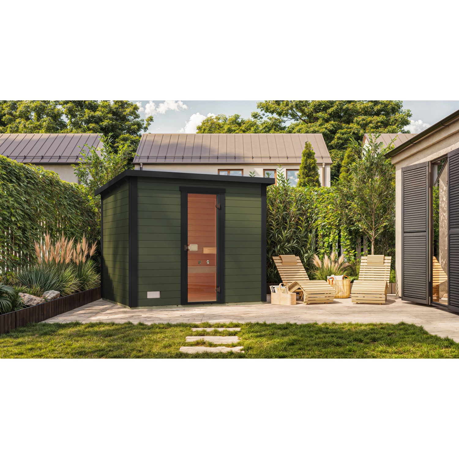 Weka Saunahaus Kaapi 4 in Graugrün mit Dampfbad-Ofen im Garten.