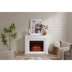 Weißer BALDERIA Elektrokamin mit 3D-Flammeneffekt und Heizung als Standkamin im Wohnraum.
