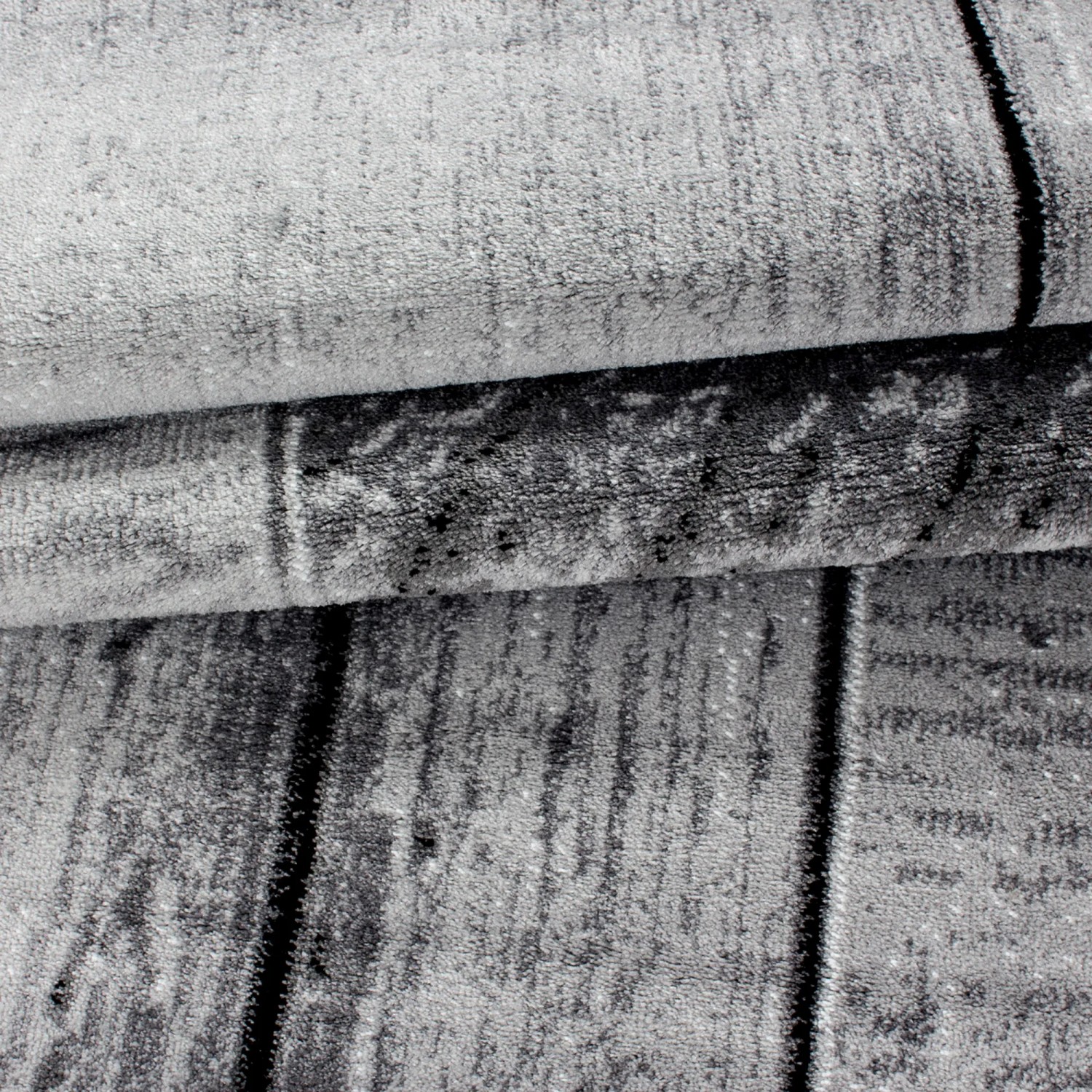 Detailansicht: Schwarzer Ayyildiz Kurzflorteppich Parma 240x340 cm mit modernem Muster.