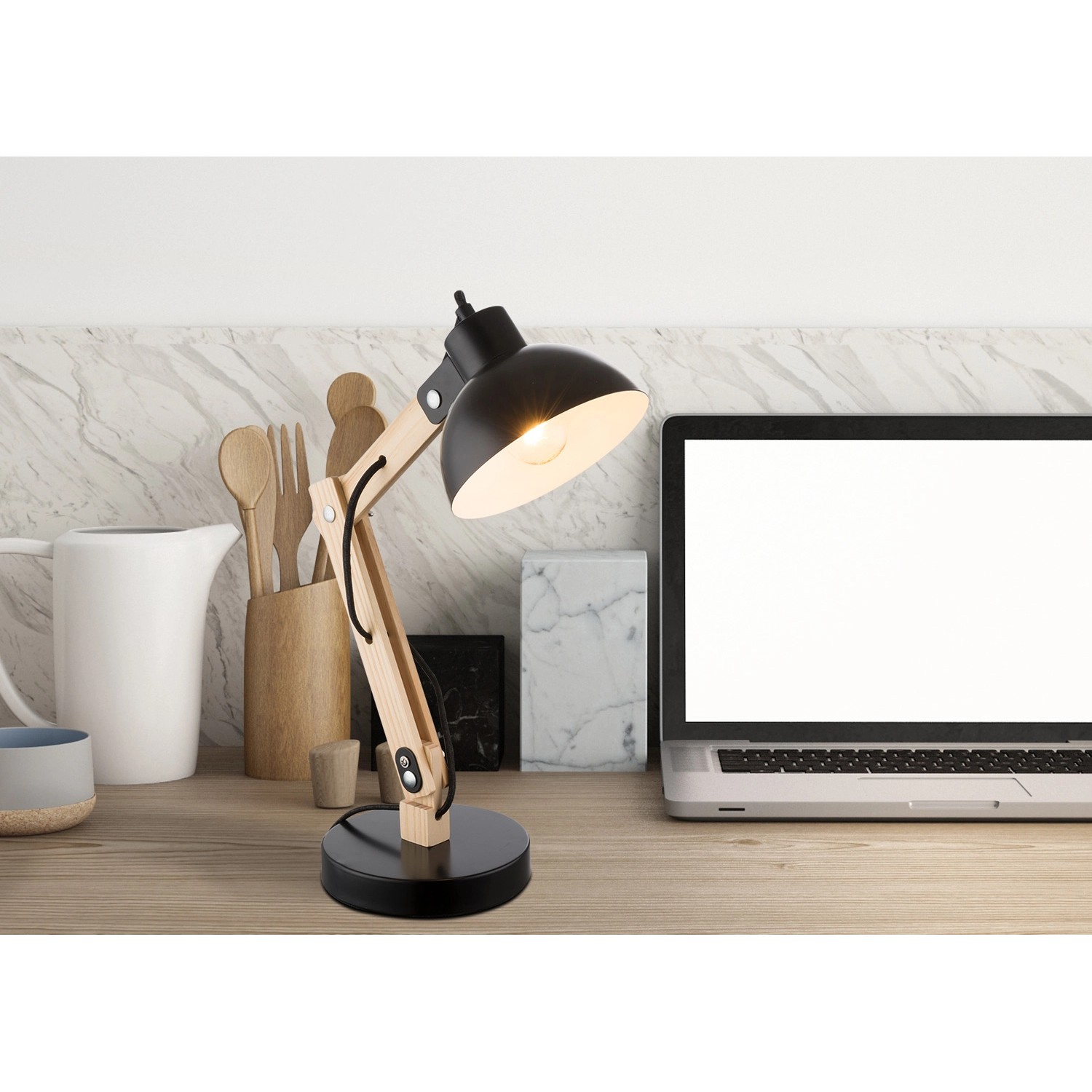 Globo Tischleuchte Tongariro aus Holz und Schwarz, Design-Tischlampe für den Schreibtisch.
