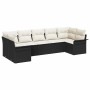 Schwarzes 7-teiliges Garten-Sofa-Set aus Poly Rattan mit cremefarbenen Kissen.