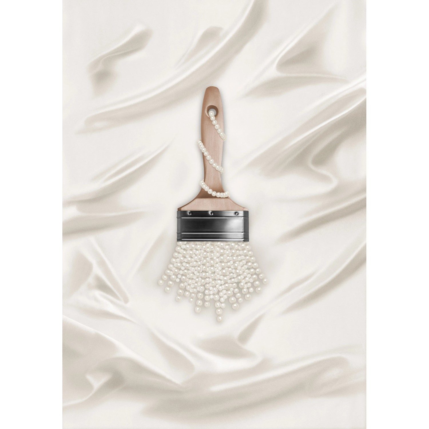 Pinsel mit Perlen auf schimmerndem Stoff für Schöner Wohnen Trendfarbe Pearl.