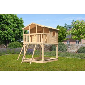 Karibu Stelzenhaus Benjamin mit Netzrampe, naturbelassen, mit Leiter und Sandkasten.