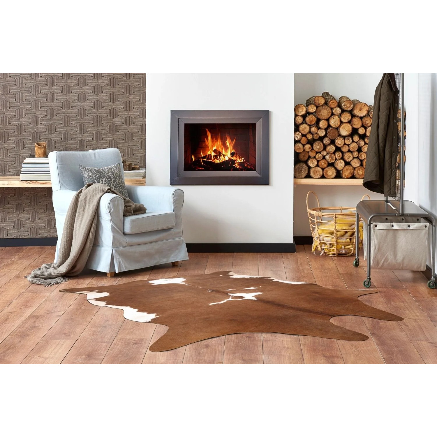 Brauner Teppich in Kuhfell-Optik (155x195cm) von RugsX. Tierfreundlich und dekorativ für Wohnzimmer.