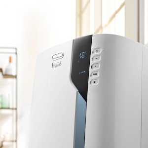 Mobiles DeLonghi Klimagerät DL PAC EX105 R290 A+++ mit digitalem Display und Bedienelementen.