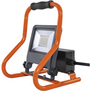 Ledvance LED-Baustrahler Worklight R-Stand mit Steckdosen, 30W, kaltweiß, orangefarbenes Gestell.