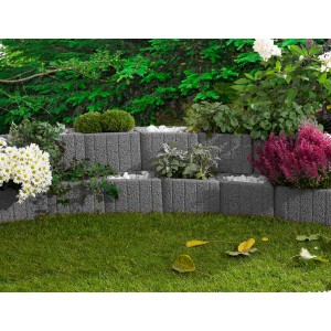 Graue Kann Pflanzsteine Mini Plus als dekorative, bepflanzte Gartenmauer.