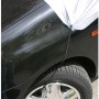 Eufab Halbgarage Gr. S in Silber mit Gummizug am Auto befestigt.