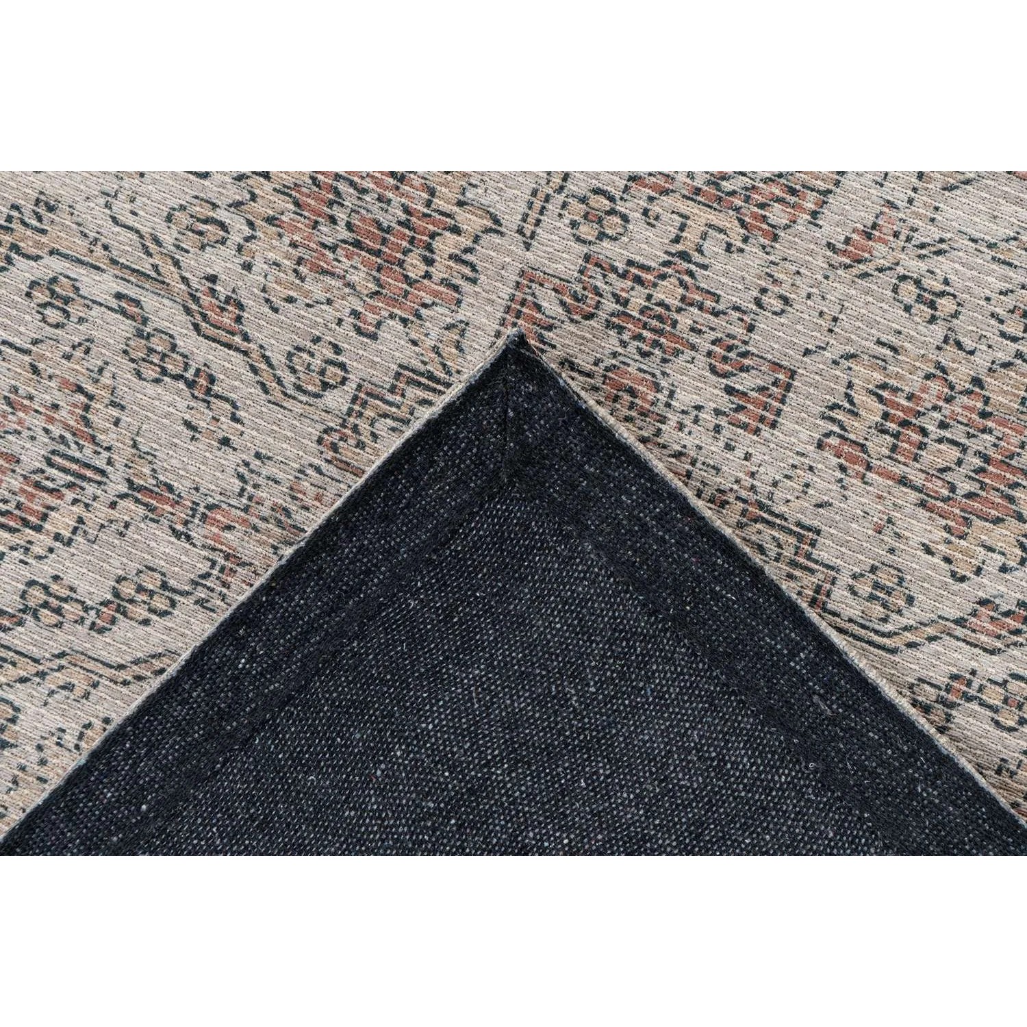 Beiger Kurzflor Teppich (160x230 cm) im Vintage Used-Look mit orientalischem Muster.