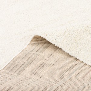 Weißer Langflor Teppich Aloha von Pergamon, 160x230cm, Detailansicht der Rückseite.