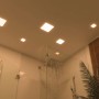 Quadratische Paulmann LED Einbaupanels Veluna im Badezimmer mit warmweißem Licht.