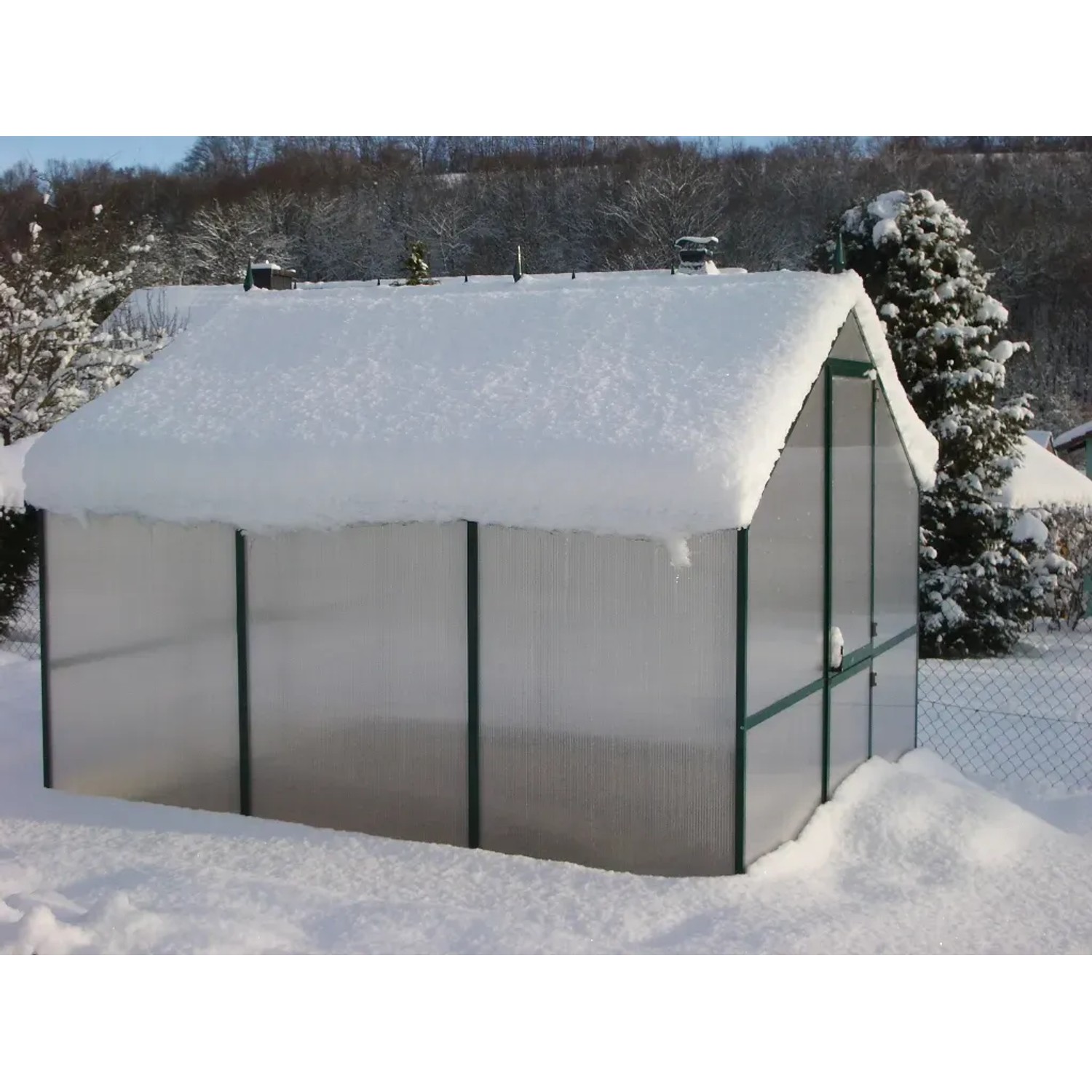 KGT Gewächshaus Orchidee Alu blank (9,59 m²) im Winter mit Schnee bedeckt.