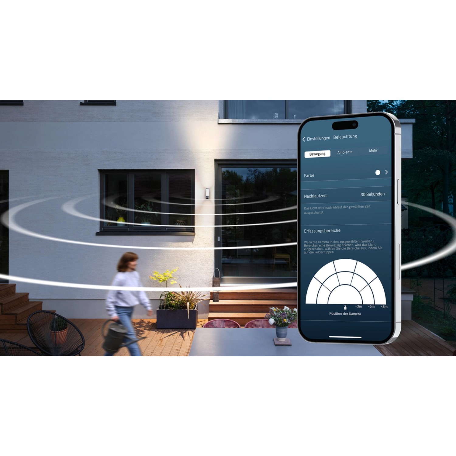 Bosch Eyes II Außenkamera in Silber mit App-Steuerung und Bewegungserkennung im Garten.