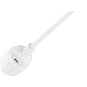 Weißes Schutzkontakt-Verlängerungskabel mit USB-C Anschluss, Teil einer Steckdosenleiste.