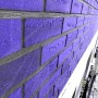Nahaufnahme: Elabrick Eckverblender Colorado, violette Steinoptik für Innen & Außen.