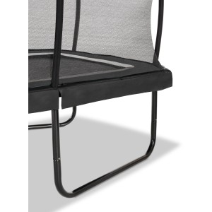 Detailansicht des schwarzen EXIT Allure Classic Gartentrampolins mit Sicherheitsnetz und Rahmen.