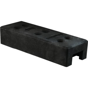 Schwarzer Bauzaunfuß aus robustem Kunststoff, 700 mm lang, mit sechs Löchern.