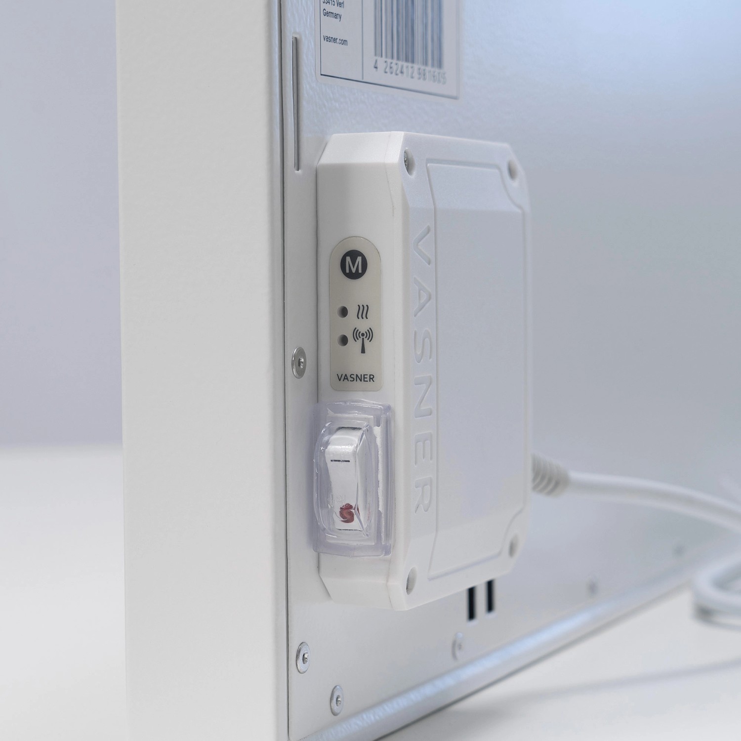 Detailaufnahme der Vasner Konvi VE RX Infrarotheizung mit Bedienelementen.