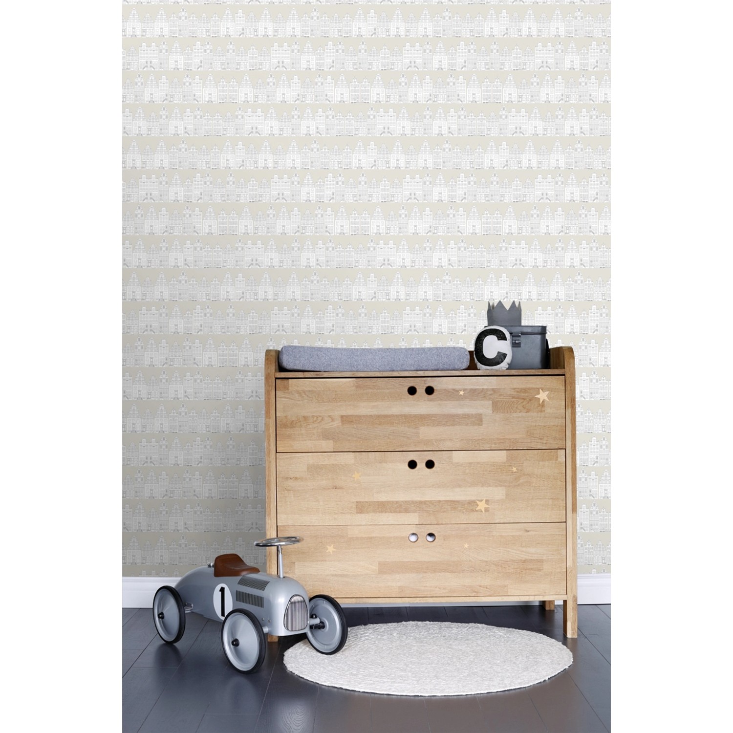 ESTAhome Vliestapete mit Amsterdamer Grachtenhäusern in Hellgrau im Kinderzimmer.