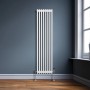 Weißer 3-Säulen Heizkörper (1800x382mm) im traditionellen Design. Heizkörper für Wandmontage.