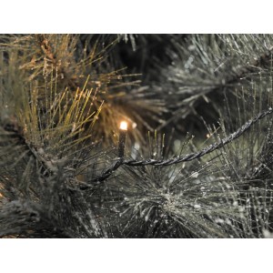 Konstsmide Micro LED Lichterkette mit 200 bernsteinfarbenen LEDs für innen und außen, Detailaufnahme.