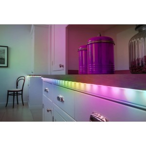 Ledvance LED-Strip Flex COB, 150cm, mit Fernbedienung, montiert unter Küchenschrank, verschiedene Farben.