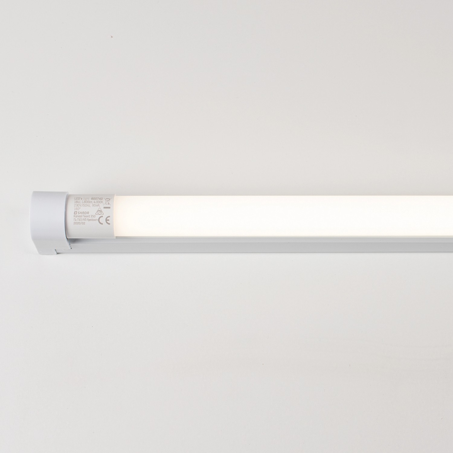 Graue LED-Unterbauleuchte, 150 cm, 24 W, mit austauschbarer Röhre für Arbeitsplatzbeleuchtung.