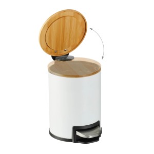 Weißer Relaxdays Bad Mülleimer mit Bambusdeckel und Tretpedal.