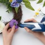 Anwendung: Steinel Heißklebepistole mit Cristal Heißklebestick zum Basteln mit Blumen.