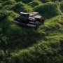 Segway Navimow X420E AWD Mähroboter für 2.000 m² im Einsatz auf einer Rasenfläche.