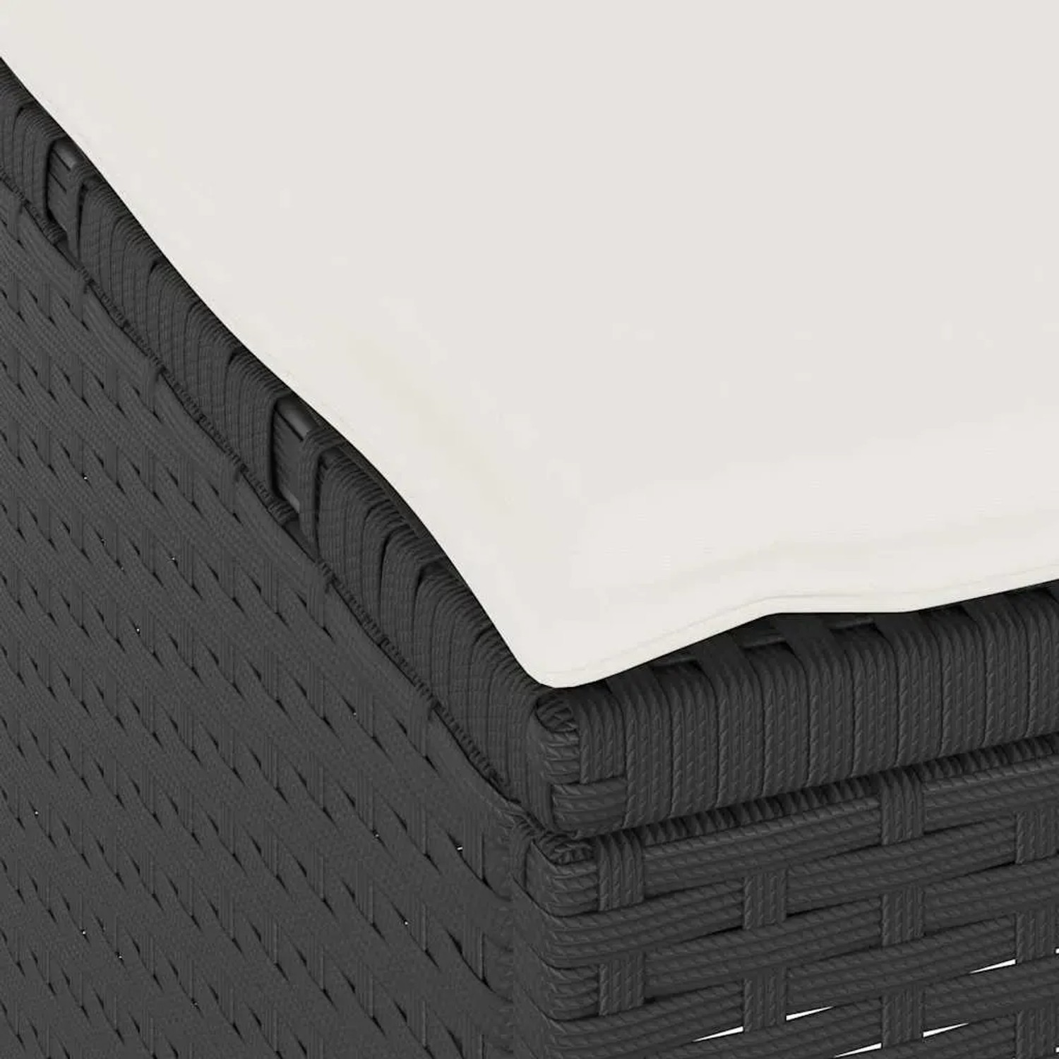 Detailansicht: Schwarze vidaXL Garten Essgruppe aus Poly Rattan mit weißem Sitzkissen.
