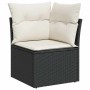 Schwarzes Ecksofa aus Rattan mit cremefarbenen Kissen, Teil der vidaXL Garten-Sofagarnitur.