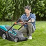 Gardena Elektro-Rasenmäher PowerMax 1800/42 im Einsatz auf Rasenfläche.