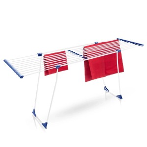 Ausziehbarer Teleskop Wäscheständer in Weiß-Blau mit roten Handtüchern. Ideal für Bettwäsche, querstrebenfrei, mit Rollen.