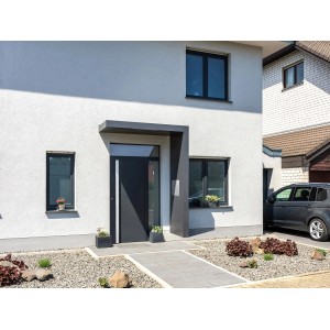 Modernes Gutta Rechteckvordach BS PLUS 160 in Edelstahl mit Vorbereitung für Klingel am Hauseingang.