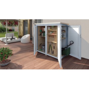 Grauer Weka Garten Q Terrassenschrank (160x75cm) mit geöffneten Türen und Gartengeräten.