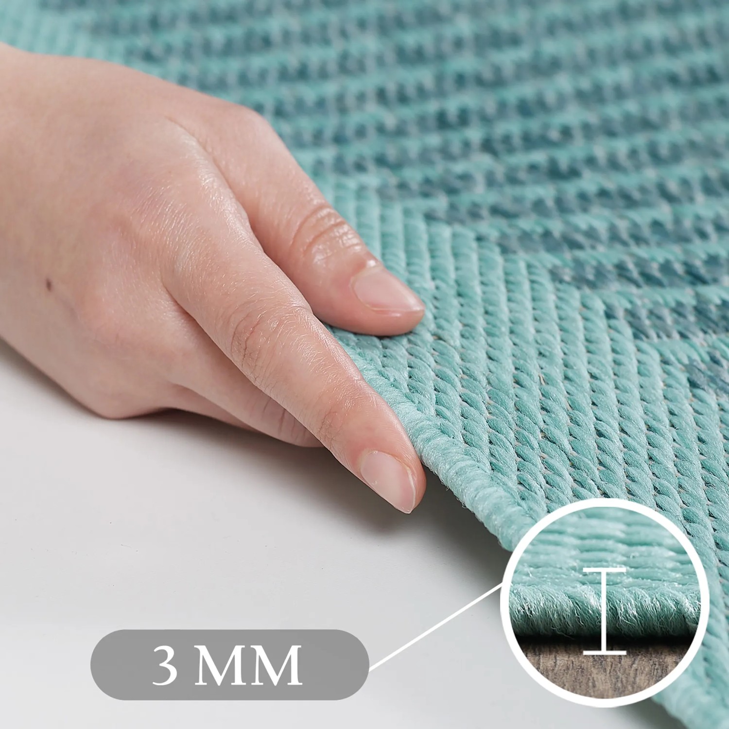 Detailaufnahme: Blauer Ayyildiz Outdoor-Teppich Giza (80x250 cm) mit 3 mm Florhöhe.