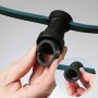 Detailaufnahme: Schwarze E27 Fassung einer grünen Satisfire Partylichterkette für den Außenbereich.
