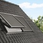 Velux Solar Markise MSL UK10, schwarzes Dachfenster-Rollo für Hitzeschutz und Verdunkelung.
