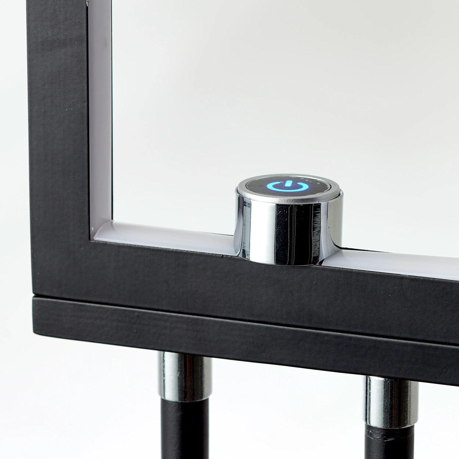 Detailaufnahme: Schwarze LED Stehleuchte Ranut mit Touchdimmer, 150cm hoch.