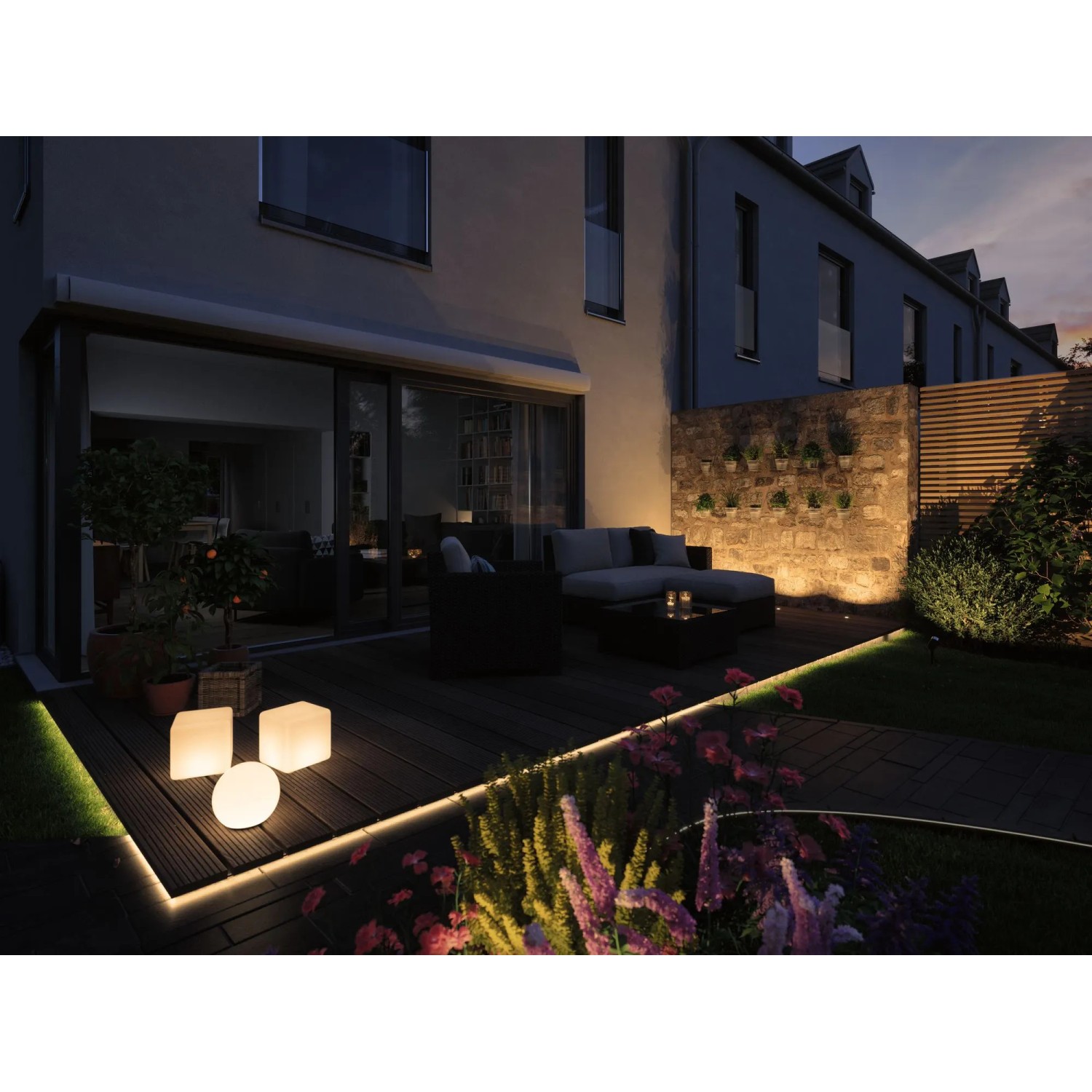 Paulmann Plug & Shine Globe Leuchte (Ø 20cm) im Garten, RGBW, IP65.