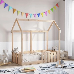 Kinderbett Hausbett aus hellem Massivholz Kiefer, mit niedrigem Einstieg und Seitengittern, für Kinderzimmer.