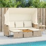 Beiges 3-Sitzer Outdoor-Sofa mit Dach, Hockern und Tisch aus Polyrattan für den Garten.