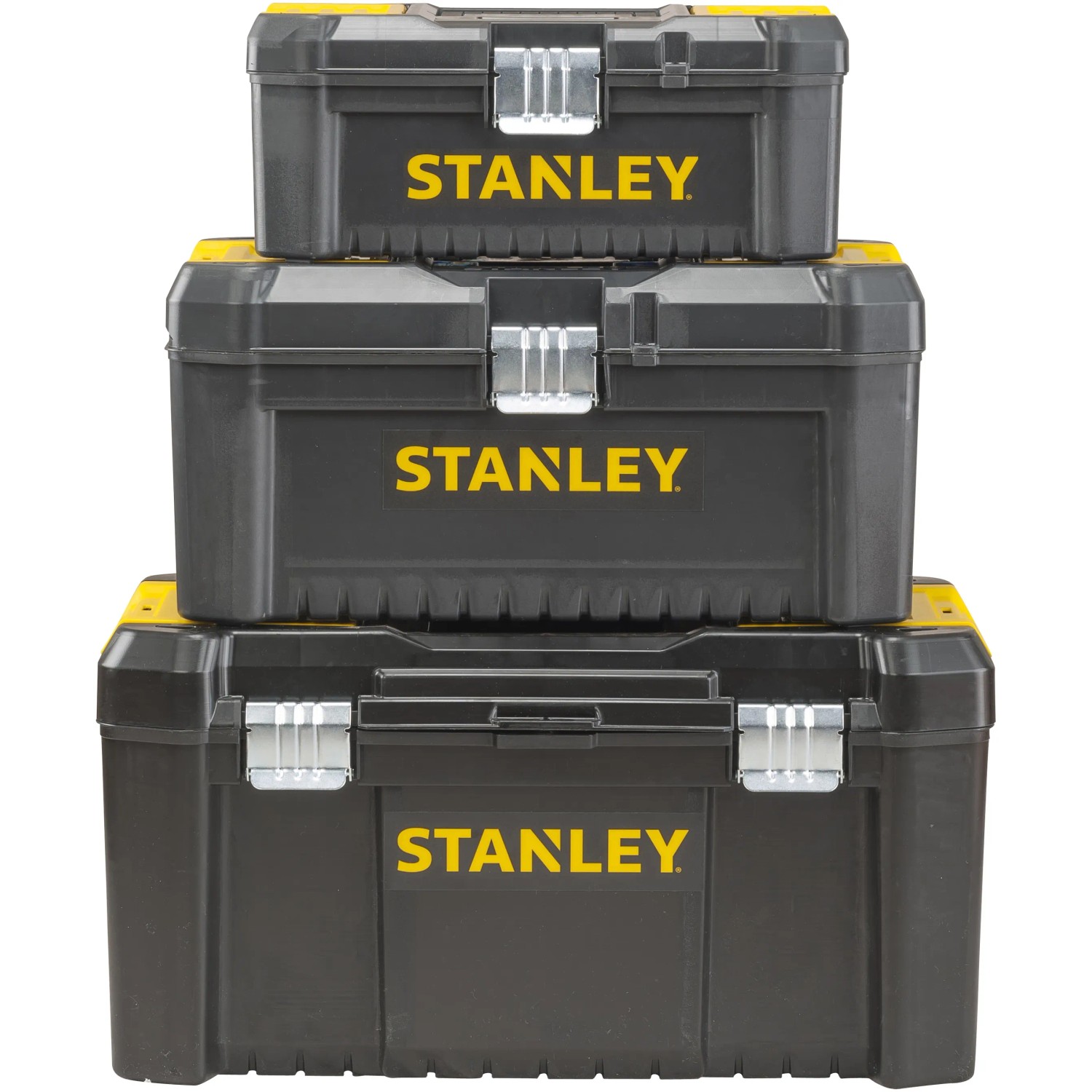 Stapel von drei schwarzen Stanley Werkzeugkoffern Essential mit Metallschließen.